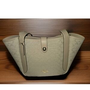 Brand New Coach Beige and Cream Signature Canvas & Leather Tote Bag Mint